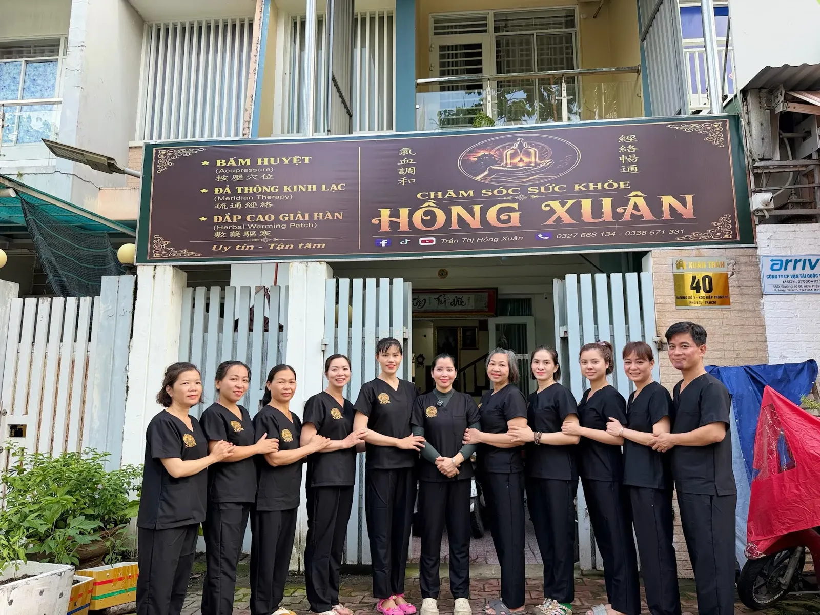 Mặt tiền Cơ sở Chăm Sóc Sức Khỏe Hồng Xuân cùng đội ngũ – cơ sở chích lể Thủ Dầu Một, Bình Dương